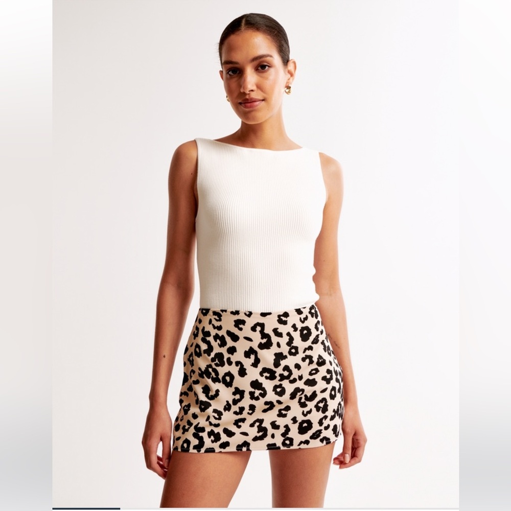 Abercrombie Mid Rise Satin Mini Skort